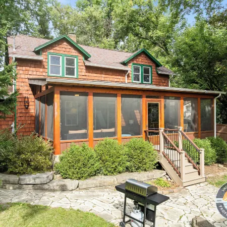 Lake Geneva Escape 4BR Arcade Fire Pit and Deck