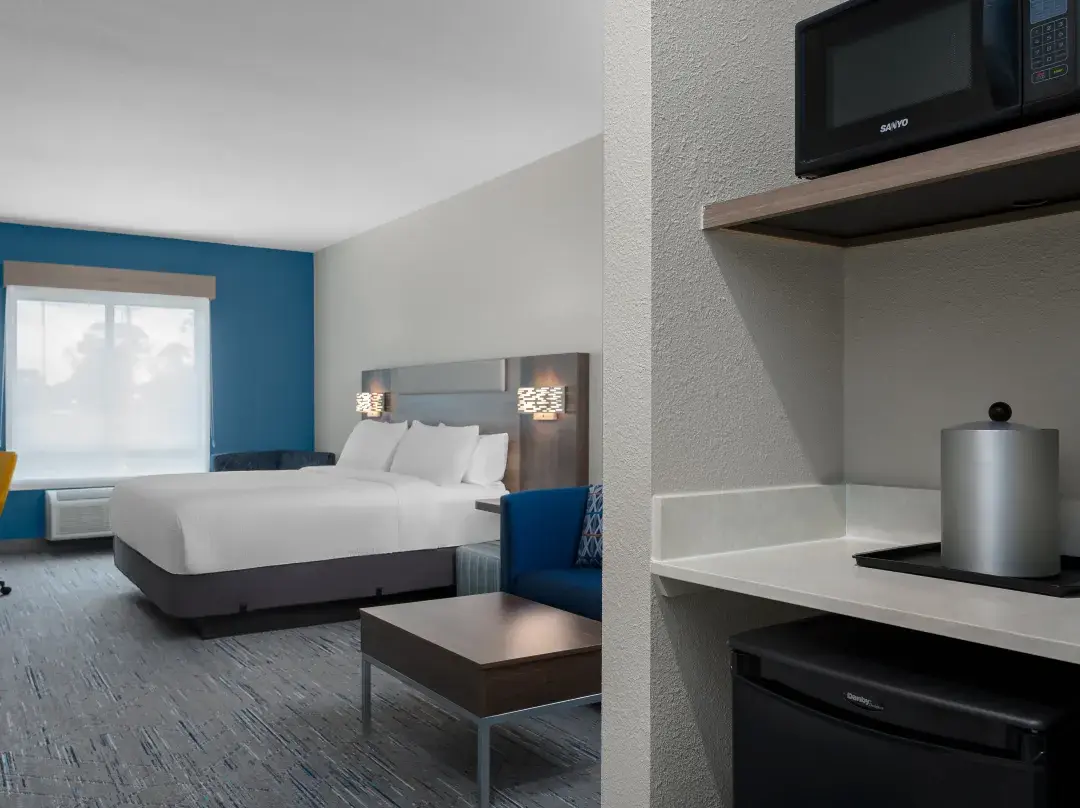 Holiday Inn Express & Suites Alexandria - Alexandria, LA