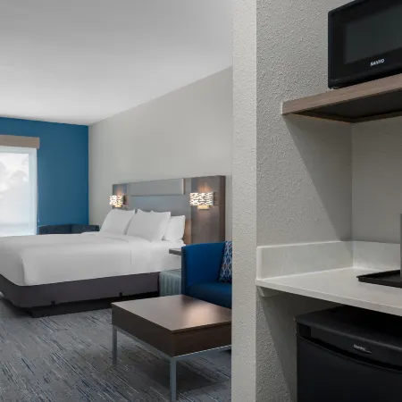 Holiday Inn Express & Suites Alexandria