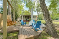 Bushnell Riverside Retreat w/ Hot Tub & Game Shed