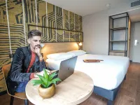 Ibis Tours Centre Giraudeau - بار