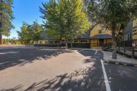Shasta View Lodge - parking