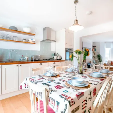 Perfect Booking Near Ramsgate Station And Beach