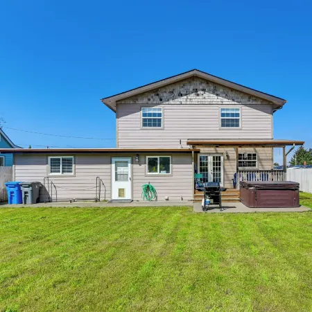 Crescent City Home w/ Hot Tub: Half-Block to Beach