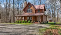 Cozy lakehouse retreat w/kayaks, high speed Wi-Fi, and pet friendly!