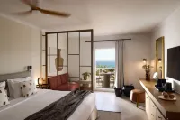 Golden Milos Beach House by Domotel - bar