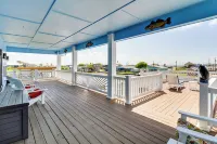 Waterfront Rockport Home w/ Deck & Boat Ramp! - ペット同伴可