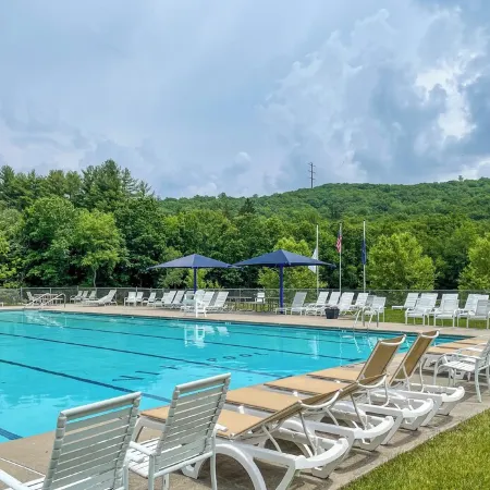 Poconos Chatham Continental - Hot Tub & Fire Pit