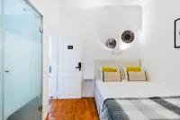 Double Room | AC   Glass Bathroom | Saldanha II - Condos