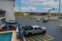 Airport Inn & Suites South Padre Island I 37 - parking
