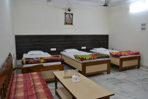 Hotel Gangotri International - 3-Star