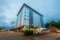 Holiday Inn STEVENAGE by IHG - parking