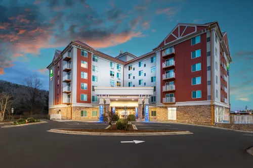Holiday Inn Express & Suites ASHEVILLE DOWNTOWN by IHG - parking