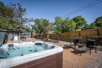 Charming Cozy Northern AZ Base Camp Sleeps 4 - WiFi