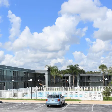Super 8 by Wyndham Ocala I-75