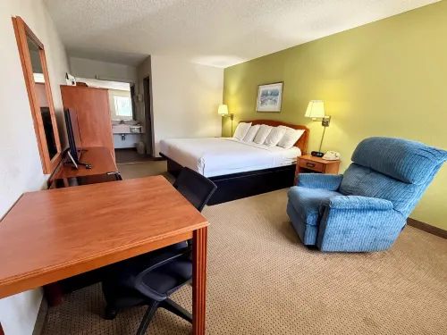 Americas Best Value Inn- St. Ignace - parking