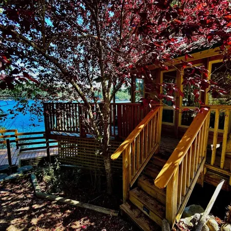 Beautiful, quiet place to stay with lovely beach access and stunning views