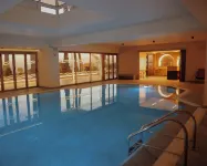 Queens Bay Hotel - piscina