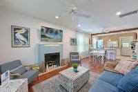 Historic 1930s Cottage + Heated Pool + 12mi to Beaches & 1 mi to Downtown - Swimmingpools