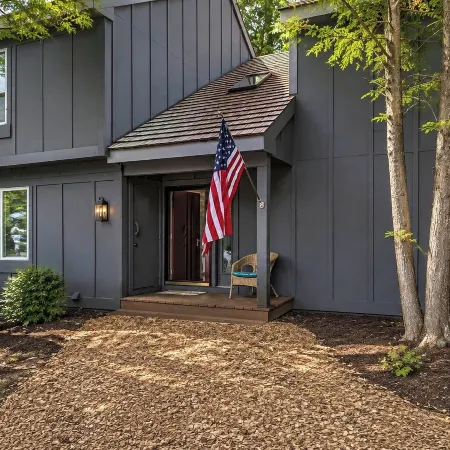 Cozy Poconos Townhome w/ Fireplace Near Jack Frost