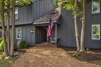 Cozy Poconos Townhome w/ Fireplace Near Jack Frost - Wifi