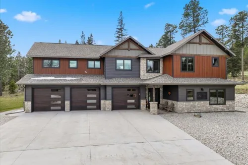 Spacious 6-bedroom house in Powder House with Theater Room, Hot Tub, Paved Roads - Homestays