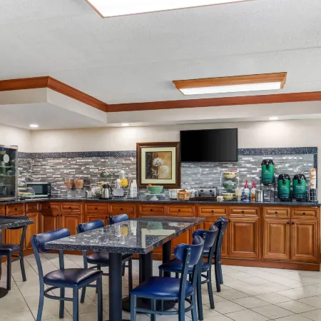 Quality Inn & Suites Gibsonia - Pittsburgh North