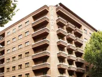 Hotel Praga Hotels near Usera Metro Station