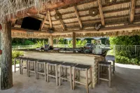 The Islands of Islamorada - bar