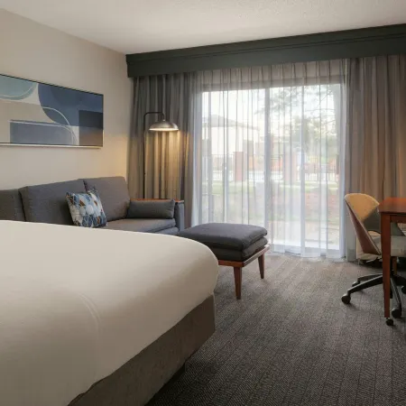 Courtyard Louisville East Hotels in Hurstbourne