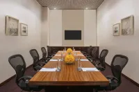 DoubleTree by Hilton Gurugram Baani Square - de negocios