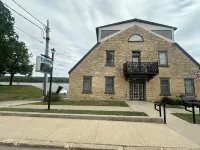 Hooks & Honkers Hideout Fish • Hunt • UTV • Small-Town Charm - Homestays