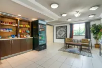 Days Inn & Suites by Wyndham Indianapolis Airport East - 2-Star