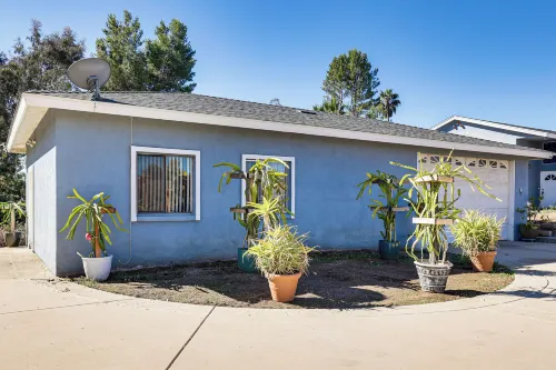 Hike, Sip & Explore: Couples Retreat in Fallbrook - Homestays