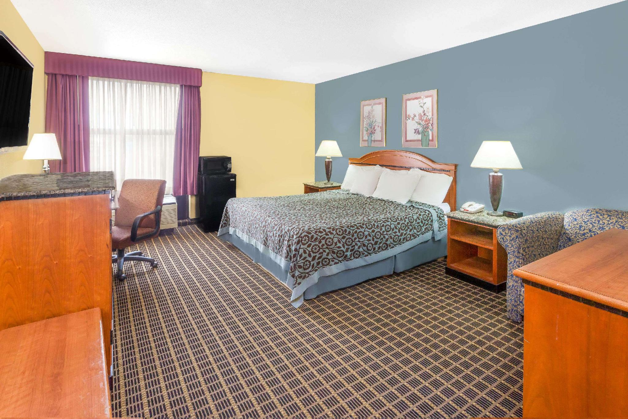 Days Inn & Suites by Wyndham Kalamazoo