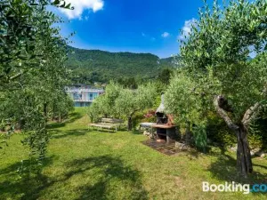 Bellagio Village- 4 Apartments by the Lake - Seasonal Warm Pool and Sauna