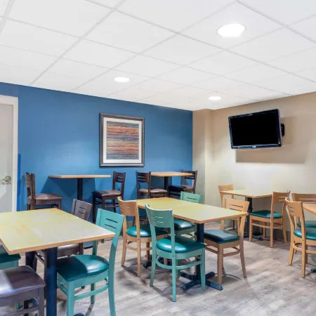 Days Inn by Wyndham Eagan Minnesota Near Mall of America