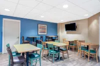 Days Inn by Wyndham Eagan Minnesota Near Mall of America - breakfast