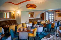 Maxmilian Lifestyle Resort - breakfast