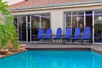 Homestay Travel Guest House - Swimmingpools