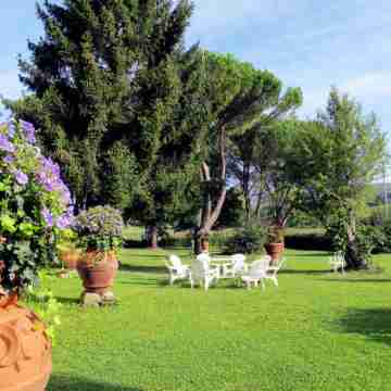 Laura Hotel Exterior