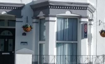 Pleasant Court Guest House - Housity