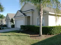 4 Bedroom Executive Home with Private Pool and Spa - parking