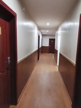 Lijiang Bandao Business Hotel Отели рядом с достопримечательностью «Colorful Waterfall»