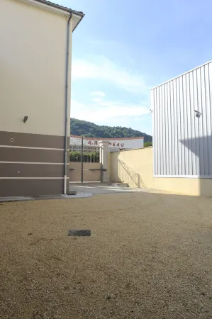 Aux Jardins de l'Isle Отели в г. Вьен