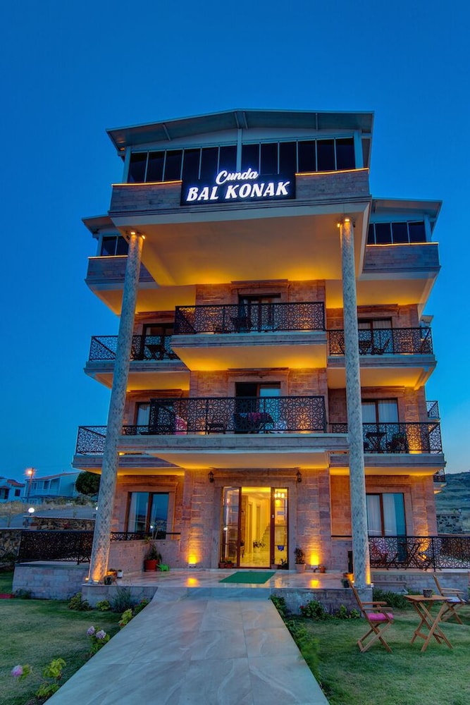 Cunda Kale Otel (Cunda Bal Konak Otel)