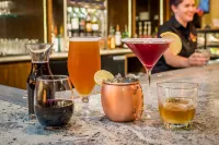 DoubleTree by Hilton Salem - bar