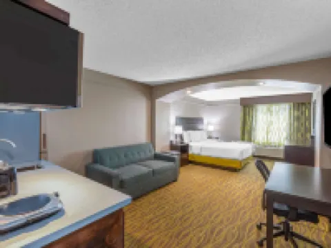 La Quinta Inn & Suites by Wyndham Laredo Airport Hotels in Laredo
