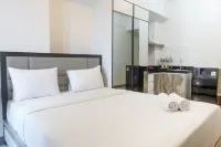 Modern Luxurious Studio Room at Anderson Supermall Mansion Apartment Hotels in Sambikerep