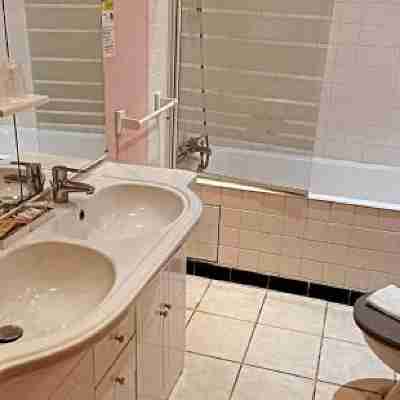 Constantin Rooms